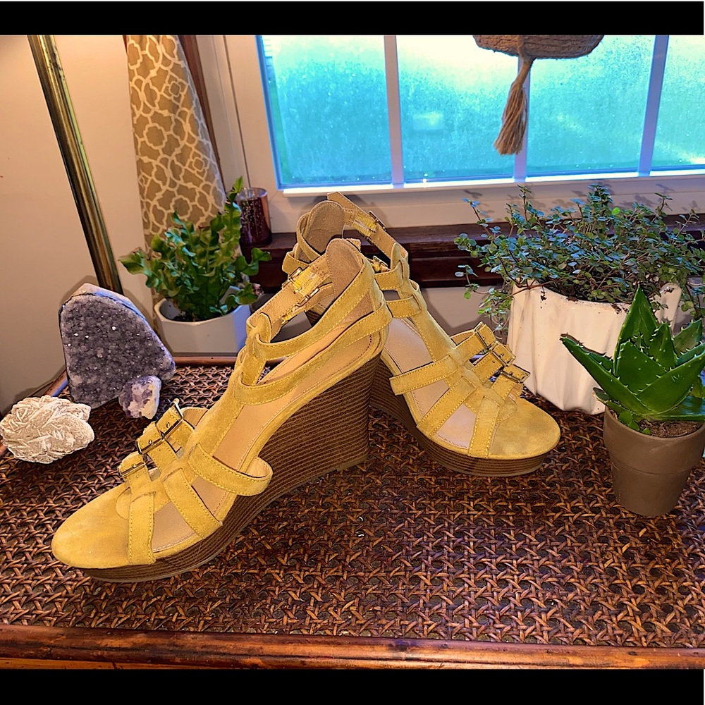 Express wedges size 7.5